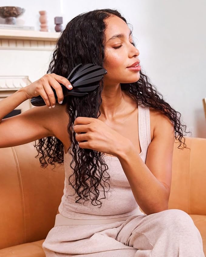 Wet Brush Go Green Curl Detangler Hair Brush - Black - Ultra-Soft IntelliFlex Detangling Bristles Glide Through Tangles with Ease - Great For Curly Hair - No Split Ends & Pain-Free (Pack of 2)